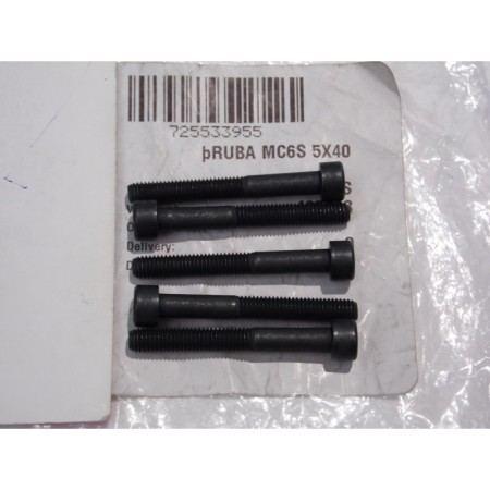 Śruba MC6S 5x40 Husqvarna 555/560XP